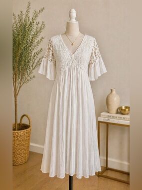 J Gee Elegant White Lace Empire-Waist Boho Maxi Dress Size Medium